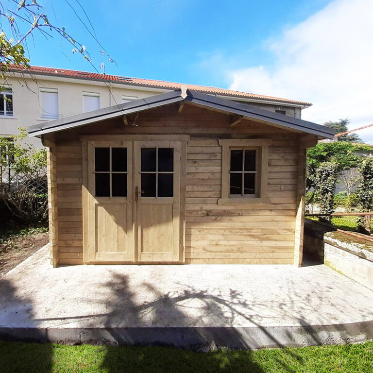 Abri de jardin 12m² PLUS en bois 40mm traité teinté marron Gardy Shelter