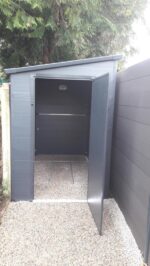 Abri de jardin adossé en résine anthracite 3,55m² + kit de fondation - JOBU
