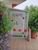 Abri de jardin adossé en résine beige 3,55m² + kit de fondation - JOBU
