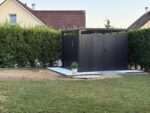 Abri de jardin en acier galvanisé Kosto gris foncé 8,64m² + kit d'ancrage - X-Métal