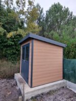 Abri de jardin en bois composite 28mm aspect bois 4,41m² PREMIUM toit plat - Woodlife Garden
