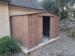 Abri de jardin en métal imitation bois 7,80m² - DURAMAX + kit d'ancrage