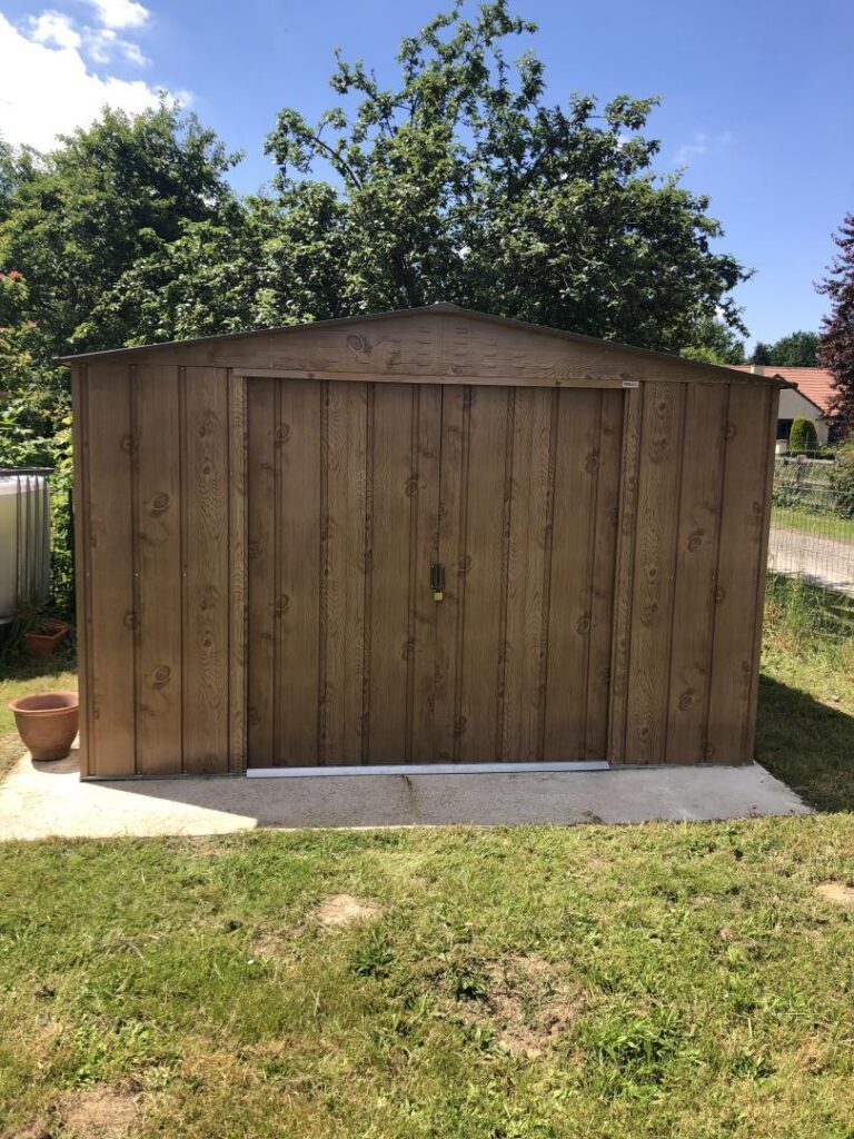 Abri de jardin en métal imitation bois 7,80m² - DURAMAX + kit d'ancrage