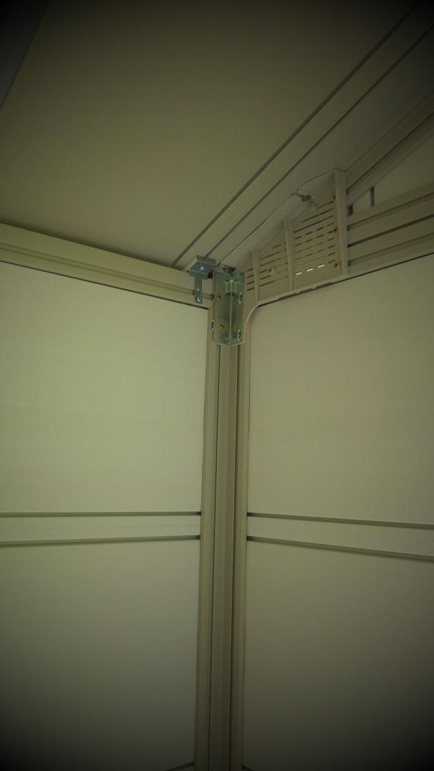 Abri de jardin en PVC 11,2m² DECO blanc et gris vert Grosfillex + kit ancrage offert