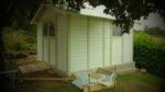 Abri de jardin en PVC 11,2m² DECO blanc et gris vert Grosfillex + kit ancrage offert