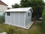 Abri de jardin en PVC 11,2m² DECO gris clair et blanc Grosfillex + Kit ancrage offert