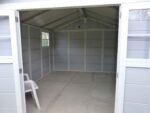 Abri de jardin en PVC 11,2m² DECO gris clair et blanc Grosfillex + Kit ancrage offert