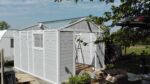 Abri de jardin en PVC 11,2m² DECO gris clair et blanc Grosfillex + Kit ancrage offert