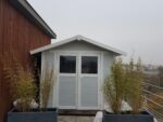 Abri de jardin en PVC 4,9m² DECO gris clair et blanc Grosfillex + kit ancrage offert