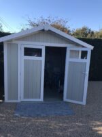 Abri de jardin en PVC 4,9m² UTILITY blanc et gris vert Grosfillex + kit ancrage offert