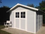 Abri de jardin en PVC 7,5m² DECO gris clair et blanc Grosfillex + kit ancrage offert