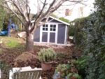 Abri de jardin en PVC 7,5m² DECO gris foncé et blanc Grosfillex + kit ancrage offert