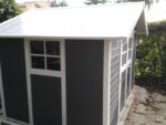 Abri de jardin en PVC 7,5m² DECO gris foncé et blanc Grosfillex + kit ancrage offert