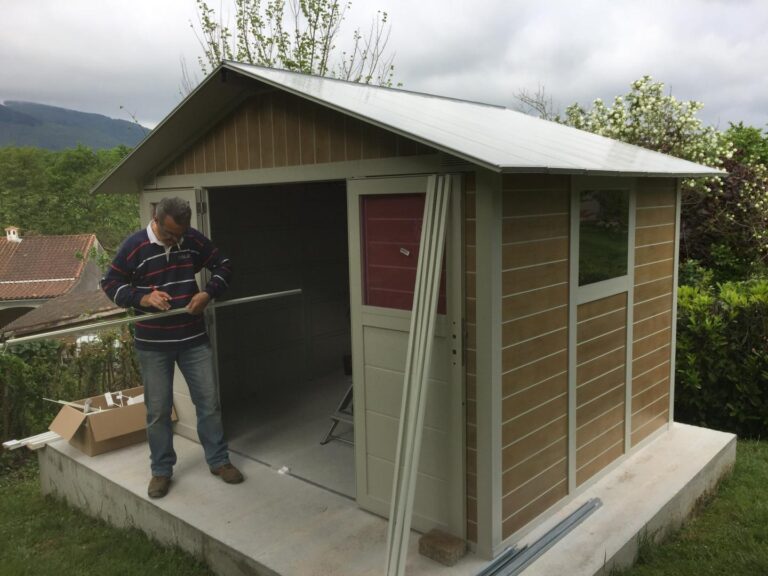 Abri de jardin en PVC 7,5m² DECO Sherwood Grosfillex + kit ancrage offert