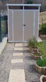 Abri de jardin en résine 3,24m² beige toit monopente skylight + plancher - Jobu