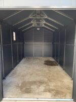 Abri de jardin en résine anthracite 11m² + kit de fondation - JOBU