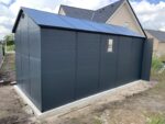Abri de jardin en résine anthracite 11m² + kit de fondation - JOBU