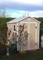 Abri de jardin en résine beige 3,65m² + kit de fondation - JOBU