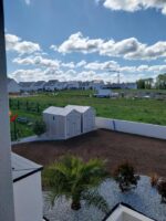 Abri de jardin en résine beige 5,32m² + kit de fondation - JOBU