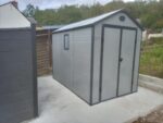 Abri de jardin en résine gris 5,32m² + kit de fondation - JOBU