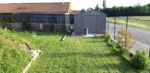 Abri de jardin métal avec puit de lumière 5,44m² imitation bois vieilli