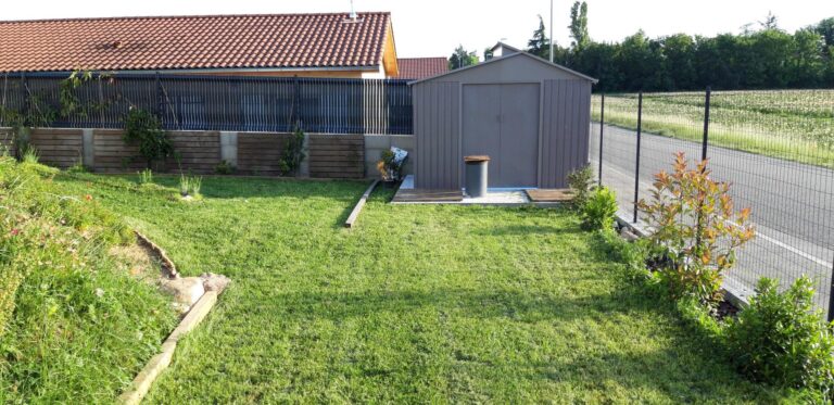 Abri de jardin métal avec puit de lumière 5,44m² imitation bois vieilli