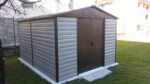 Abri de jardin métal beige et marron 11,39m² + kit d'ancrage inclus - YARDMASTER