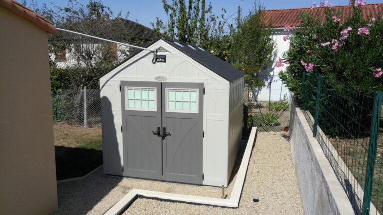 Abri de jardin polyéthylène 35mm 7,90m² Woodgrain + plancher SUNCAST