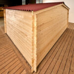 Abri en bois massif 12m² – madriers 28mm + couverture plaques ondulées - Habrita