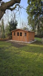 Abri en bois massif 16m² PLUS 28mm traité teinté marron Gardy Shelter