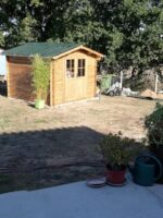 Abri en bois massif 9m² PLUS 28mm traité teinté marron Gardy Shelter