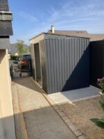 Abri en métal anthracite avec puits de lumière Skylight 4,85m² DURAMAX + kit ancrage