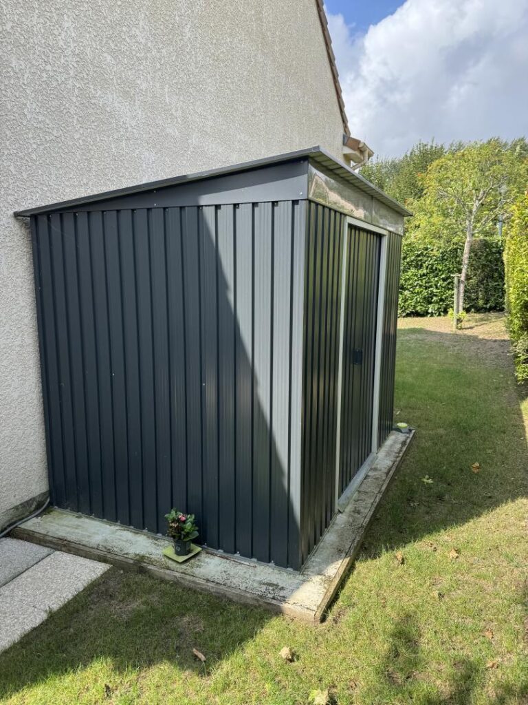 Abri en métal anthracite avec puits de lumière Skylight 4,85m² DURAMAX + kit ancrage