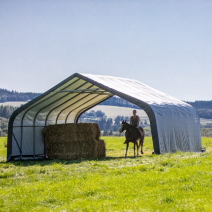 Abri pour animaux démontable 49,6m² en acier et polyéthylène vert – Shelter Logic