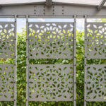 Carport double pente LIBECCIO 16m² en alu anthracite et polycarbonate + 8 panneaux – Trigano